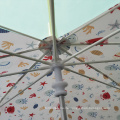 Sicheres handgeschütztes Design Cartoon Kinder Regenschirm